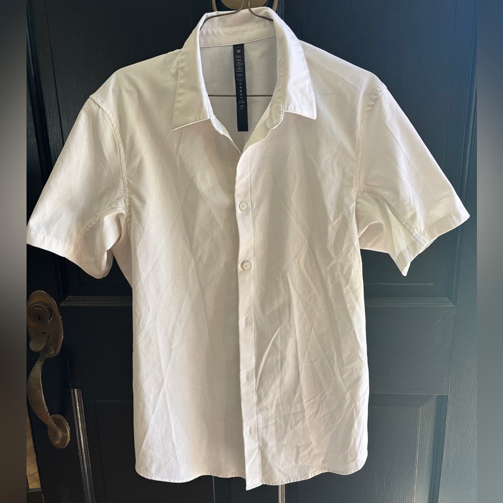 Lululemon like new white men’s shirt